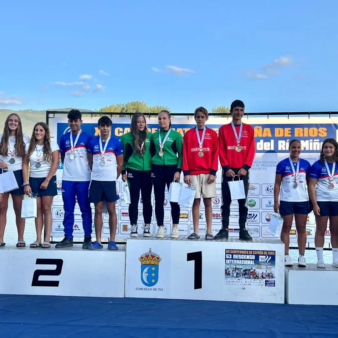 Plata para Paola Viscarret y Amagoia Blanco, del Club Natación Pamplona, en el Campeonato de España de Ríos